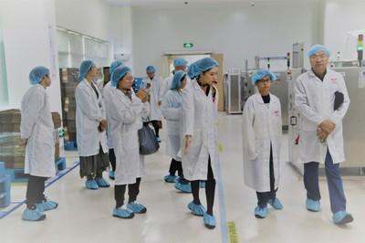 旅遊(you)學院組織教工(gong)參(can)觀湯(tang)臣倍(bei)健，探索(suo)健康產業與(yu)文(wen)旅(lv)發(fa)展的融合(he)之(zhi)路(lu)